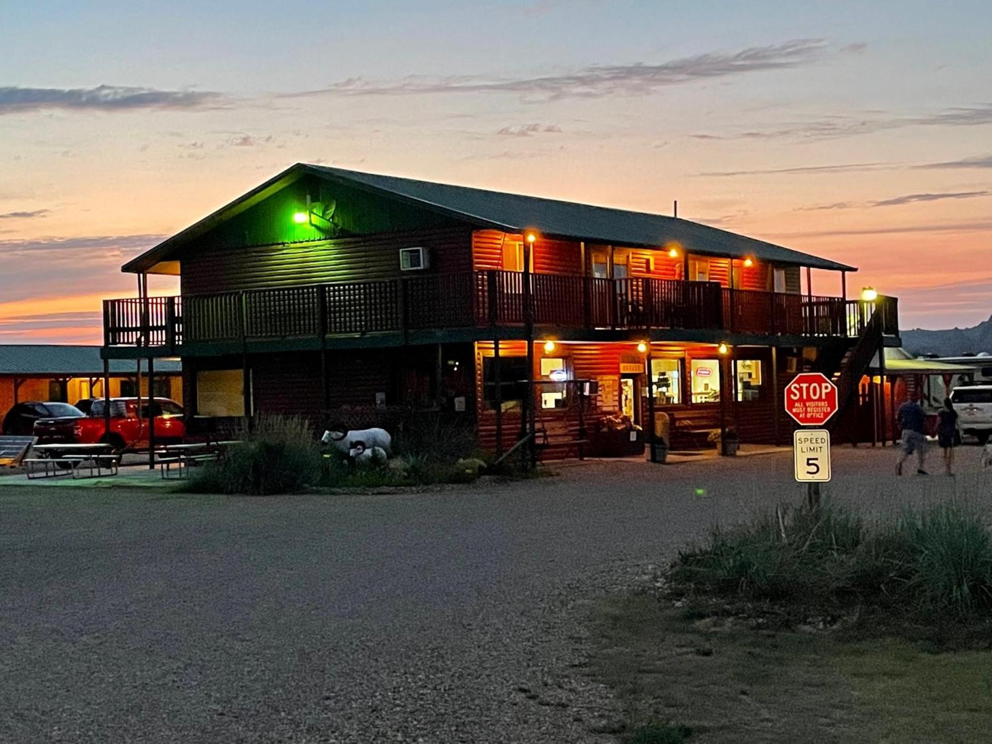 Interior Badlands Hotel & Campground المظهر الخارجي الصورة
